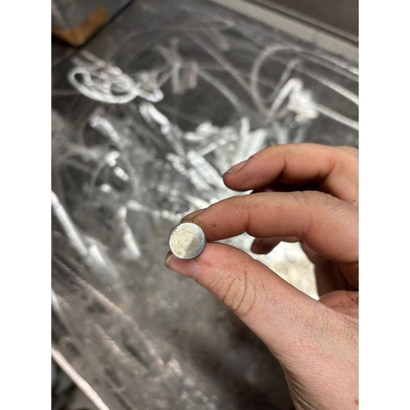 top view of esab thumb screw